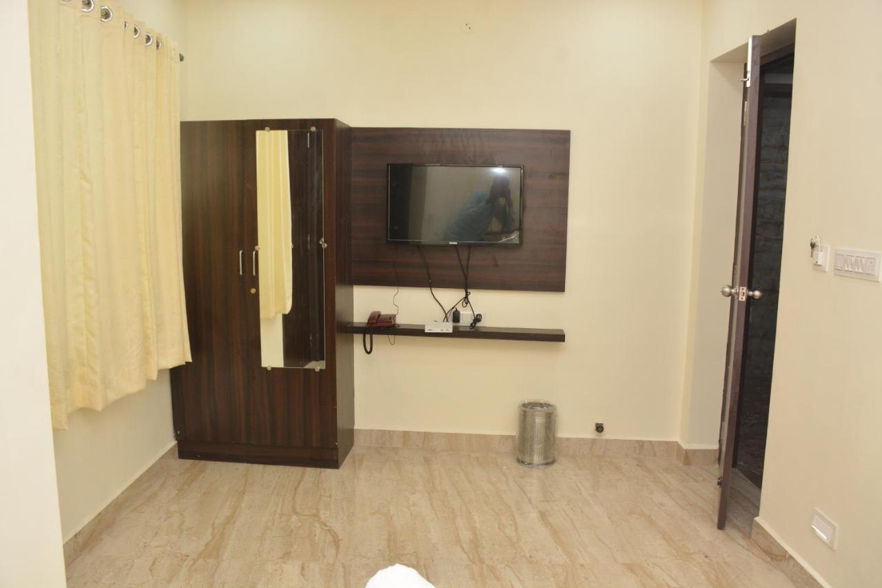 Arihanth Inn Vellore Exterior photo